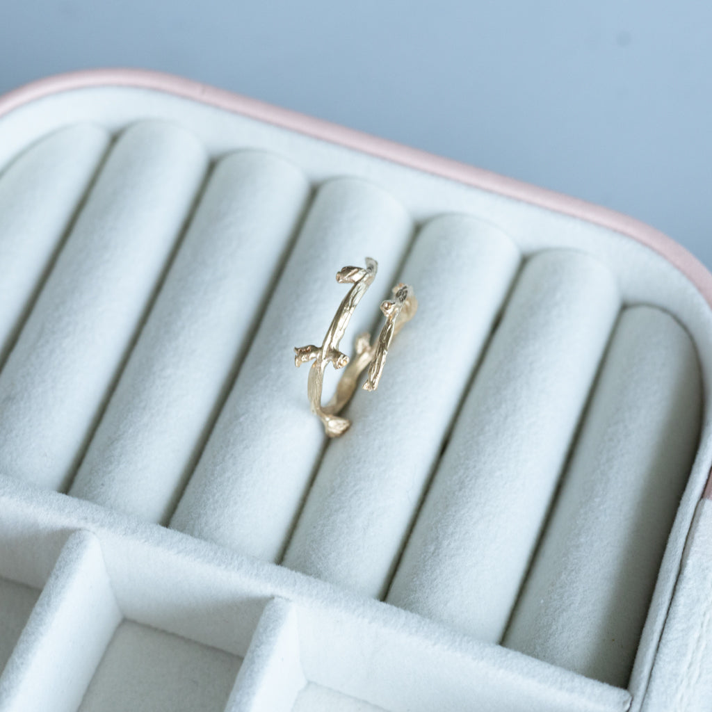 Anel Encanto de Botões em Ouro Amarelo 18k