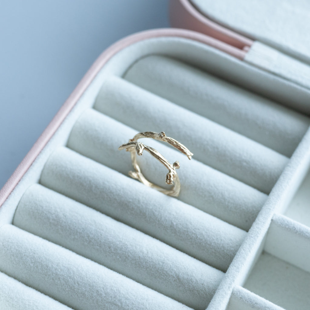 Anel Encanto de Botões em Ouro Amarelo 18k
