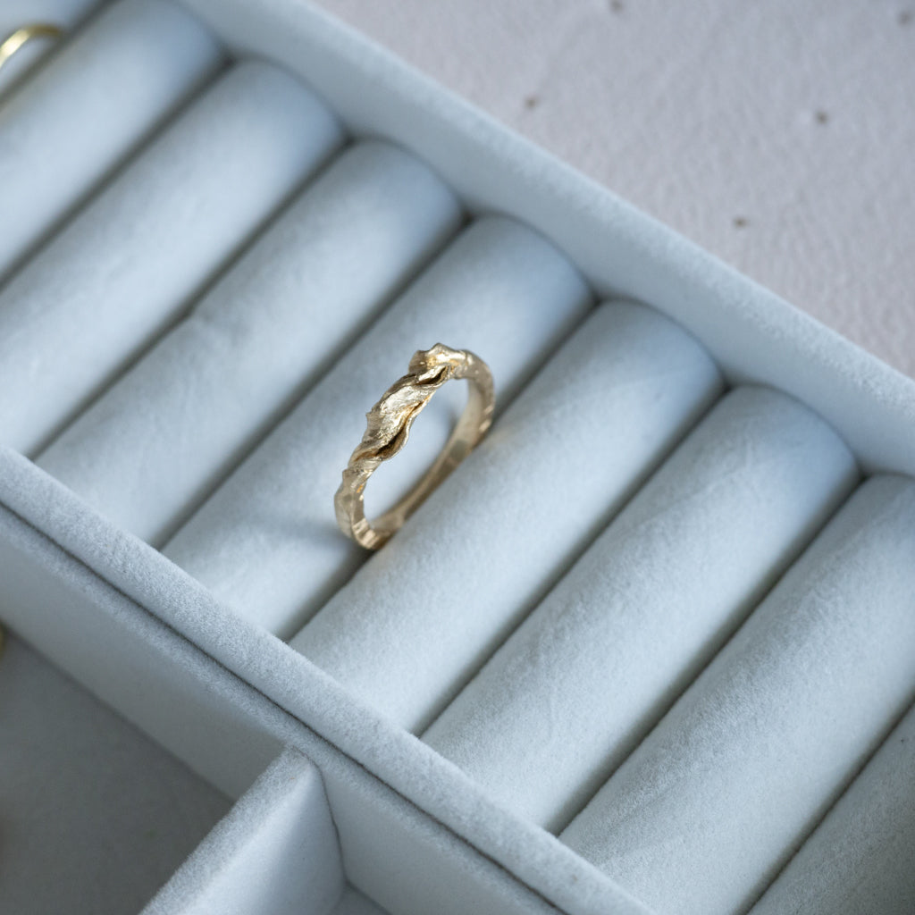 Anel Folhagem Nobre em Ouro Amarelo 18k
