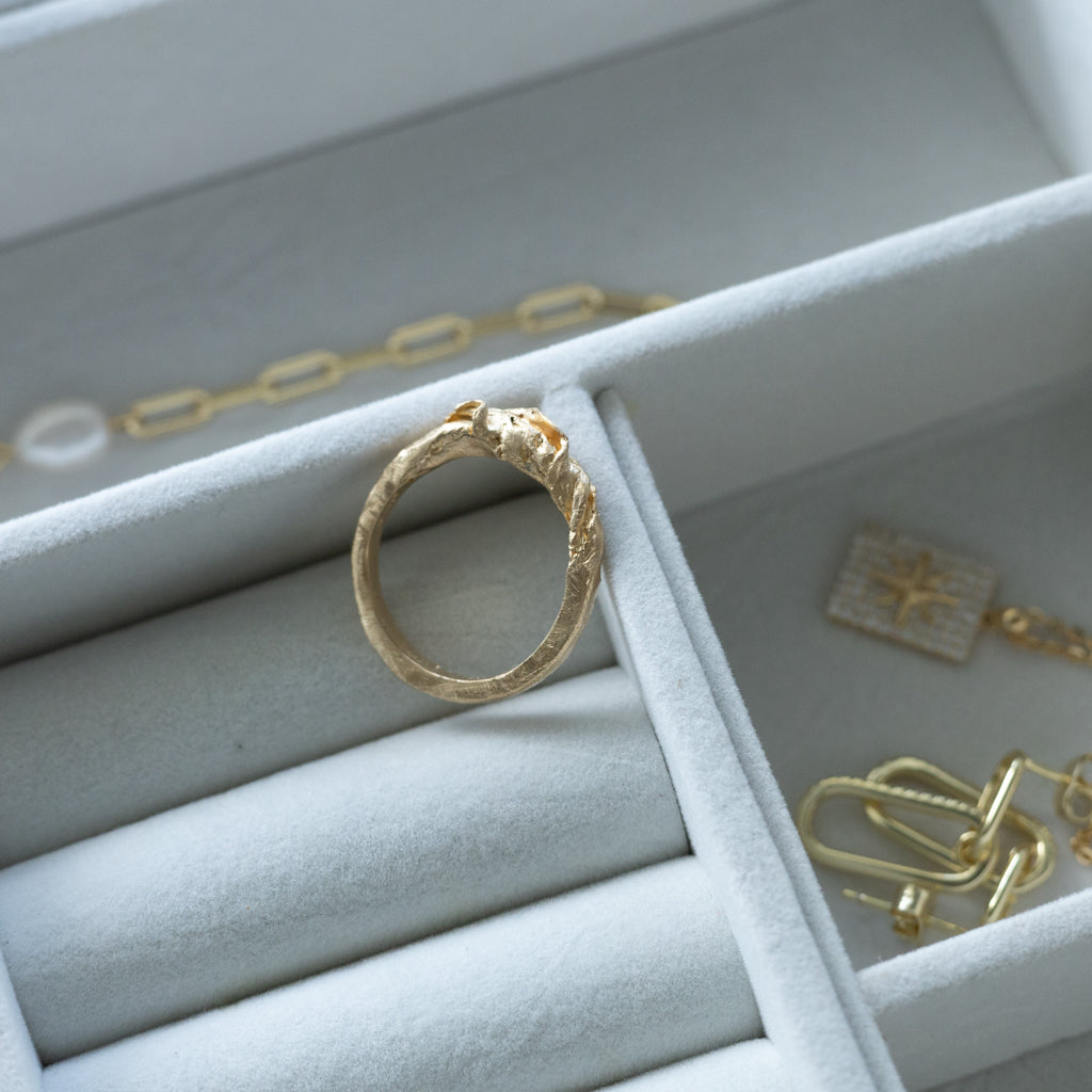Anel Folhagem Nobre em Ouro Amarelo 18k