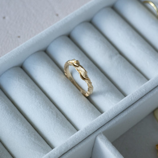 Anel Folhagem Nobre em Ouro Amarelo 18k