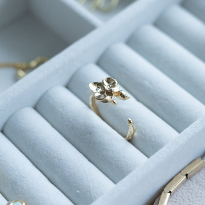 Anel Orquídea Imperial em Ouro Amarelo 18k