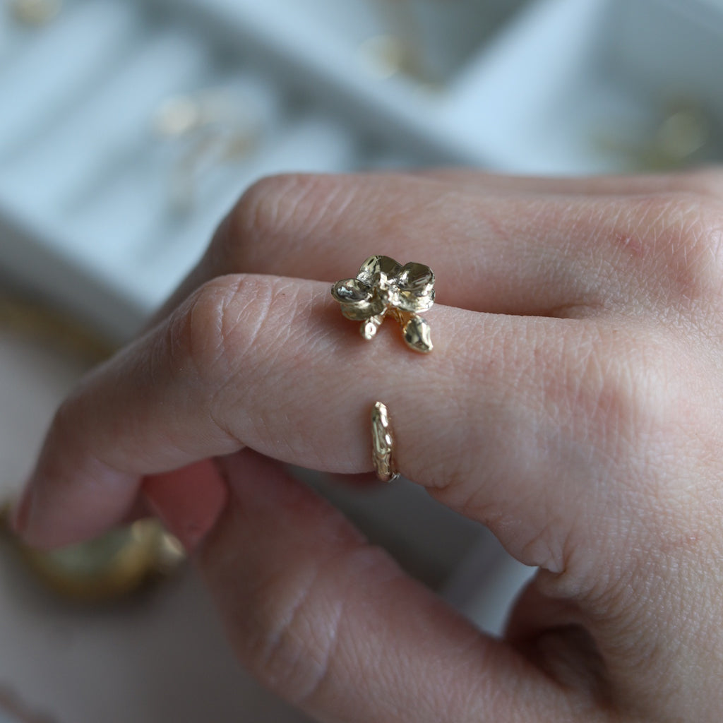 Anel Orquídea Imperial em Ouro Amarelo 18k