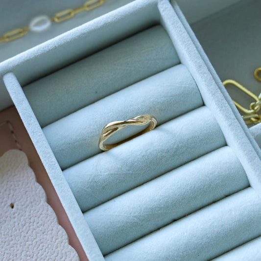 Anel Lago Sereno em Ouro Amarelo 18k
